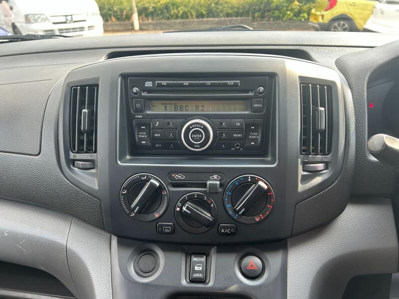 NISSAN NV200