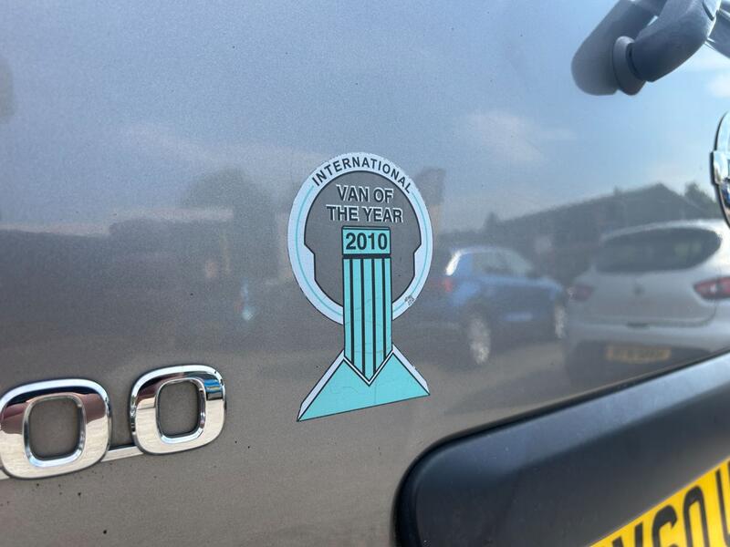NISSAN NV200