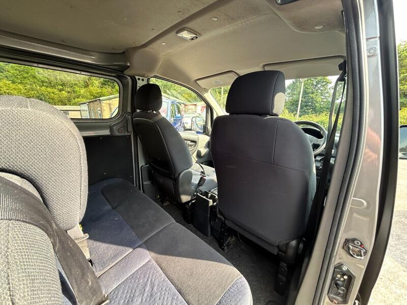 NISSAN NV200