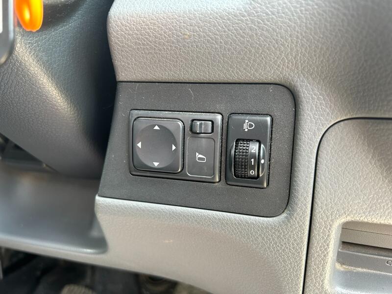 NISSAN NV200