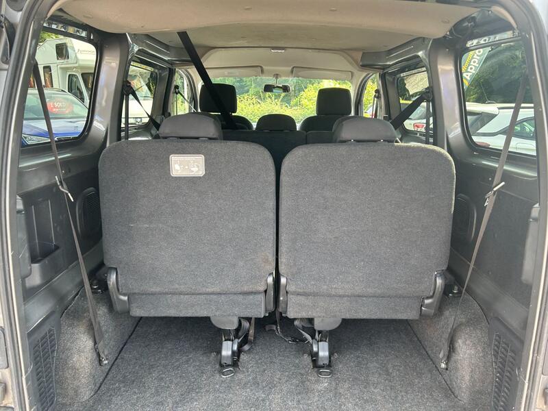 NISSAN NV200