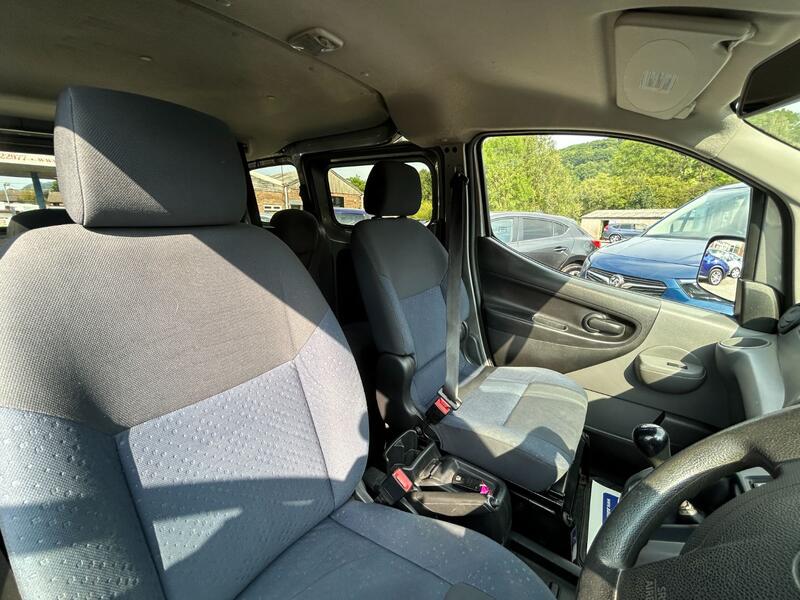 NISSAN NV200