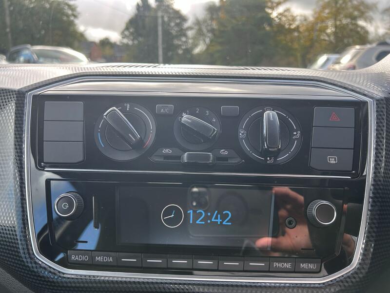 VOLKSWAGEN UP