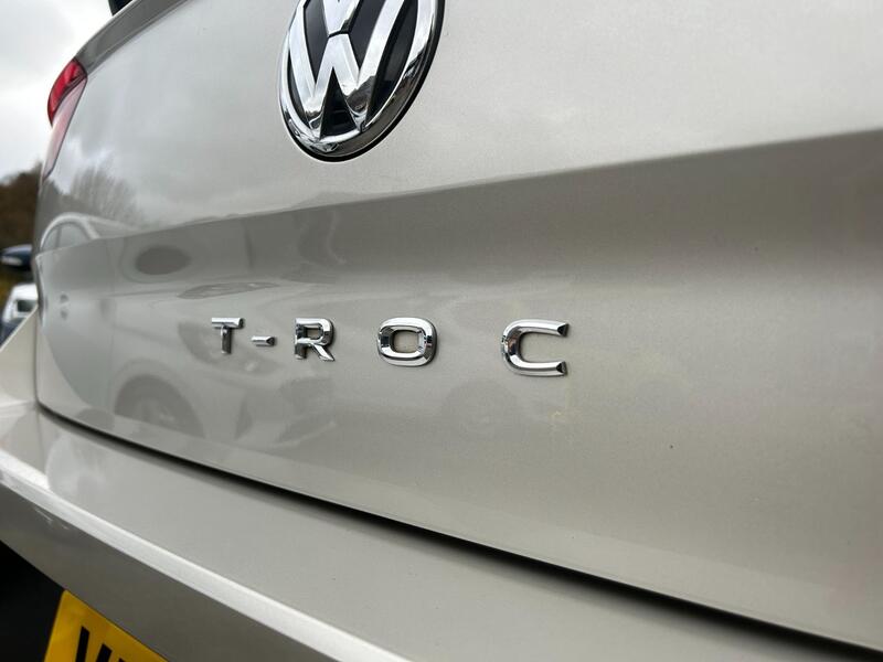 VOLKSWAGEN T-ROC