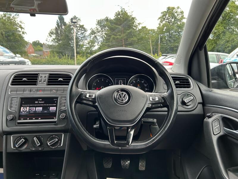 VOLKSWAGEN POLO