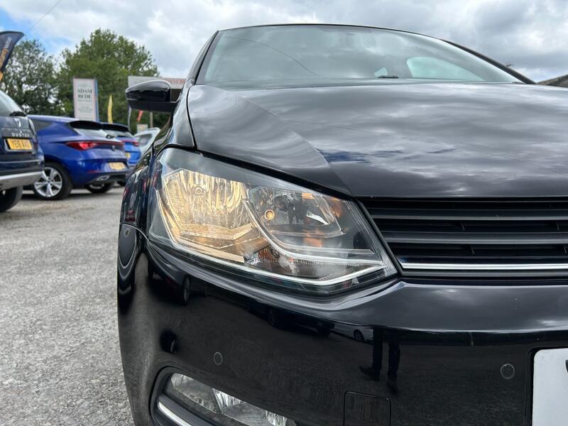 VOLKSWAGEN POLO